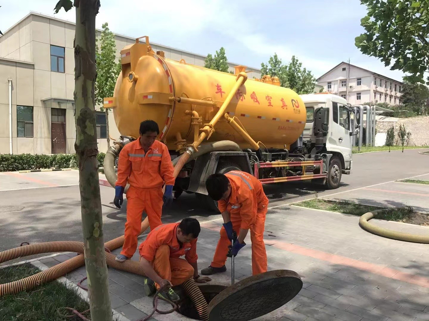 梓潼化粪池清理与5-8吨吸粪车施工效率分析